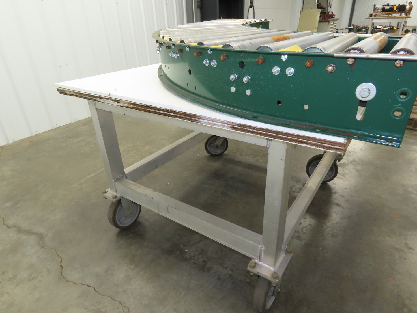Roach 90° Curve Accumulation Roller Conveyor 18"W 16"BF V-Belt Slave Drive