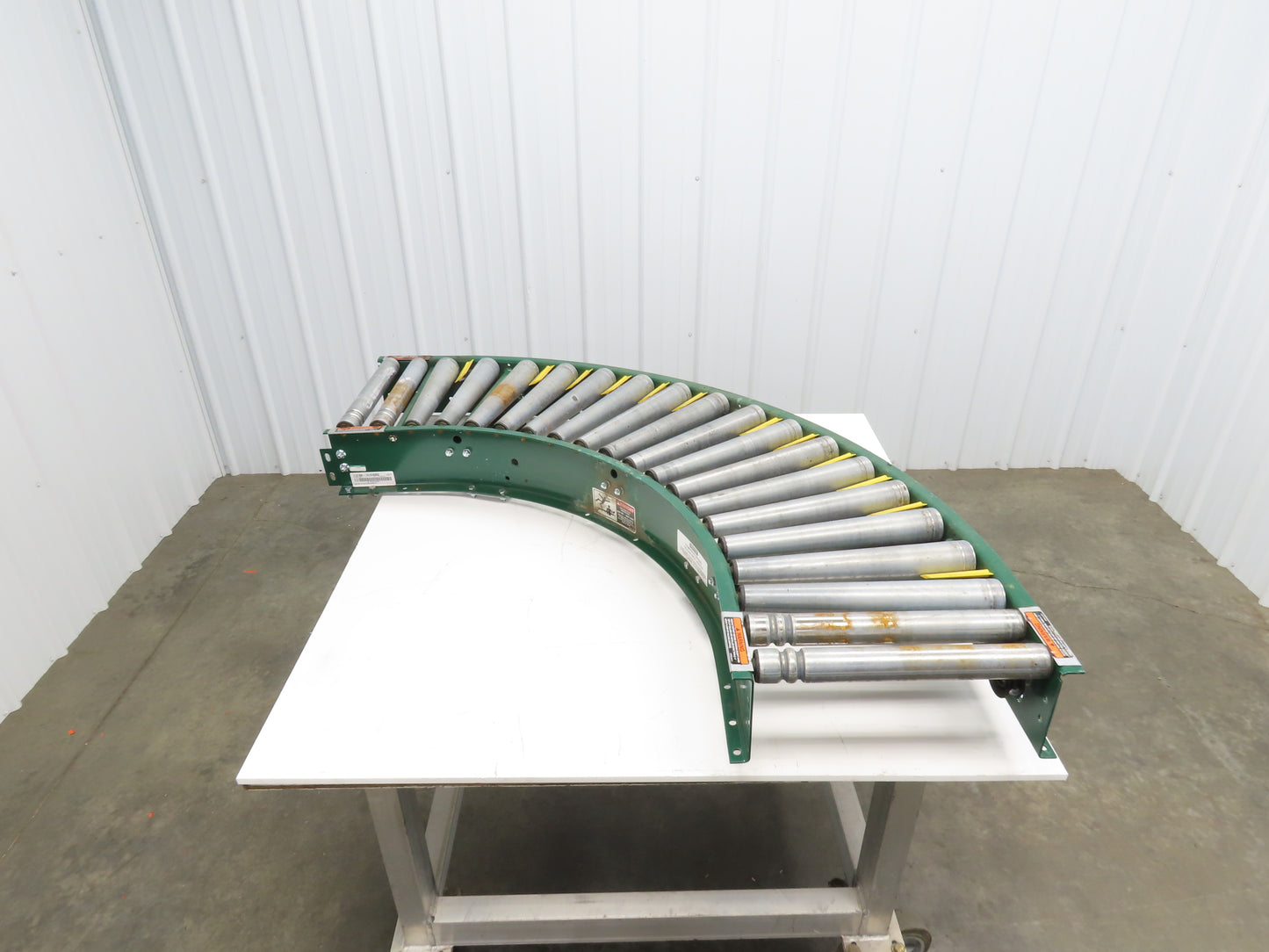 Roach 90° Curve Accumulation Roller Conveyor 18"W 16"BF V-Belt Slave Drive