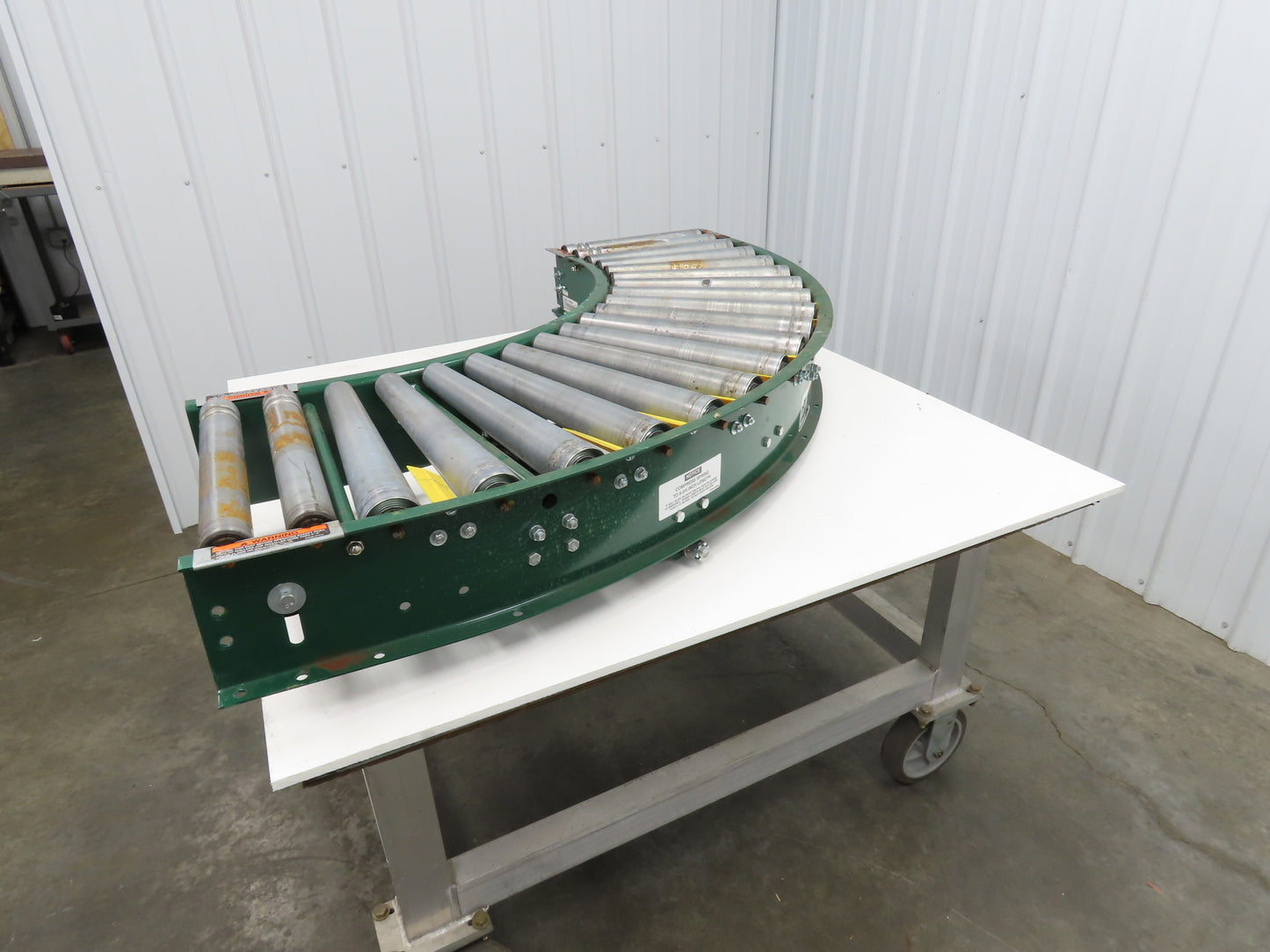 Roach 90° Curve Accumulation Roller Conveyor 18"W 16"BF V-Belt Slave Drive