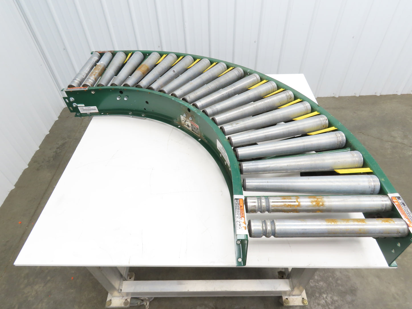 Roach 90° Curve Accumulation Roller Conveyor 18"W 16"BF V-Belt Slave Drive