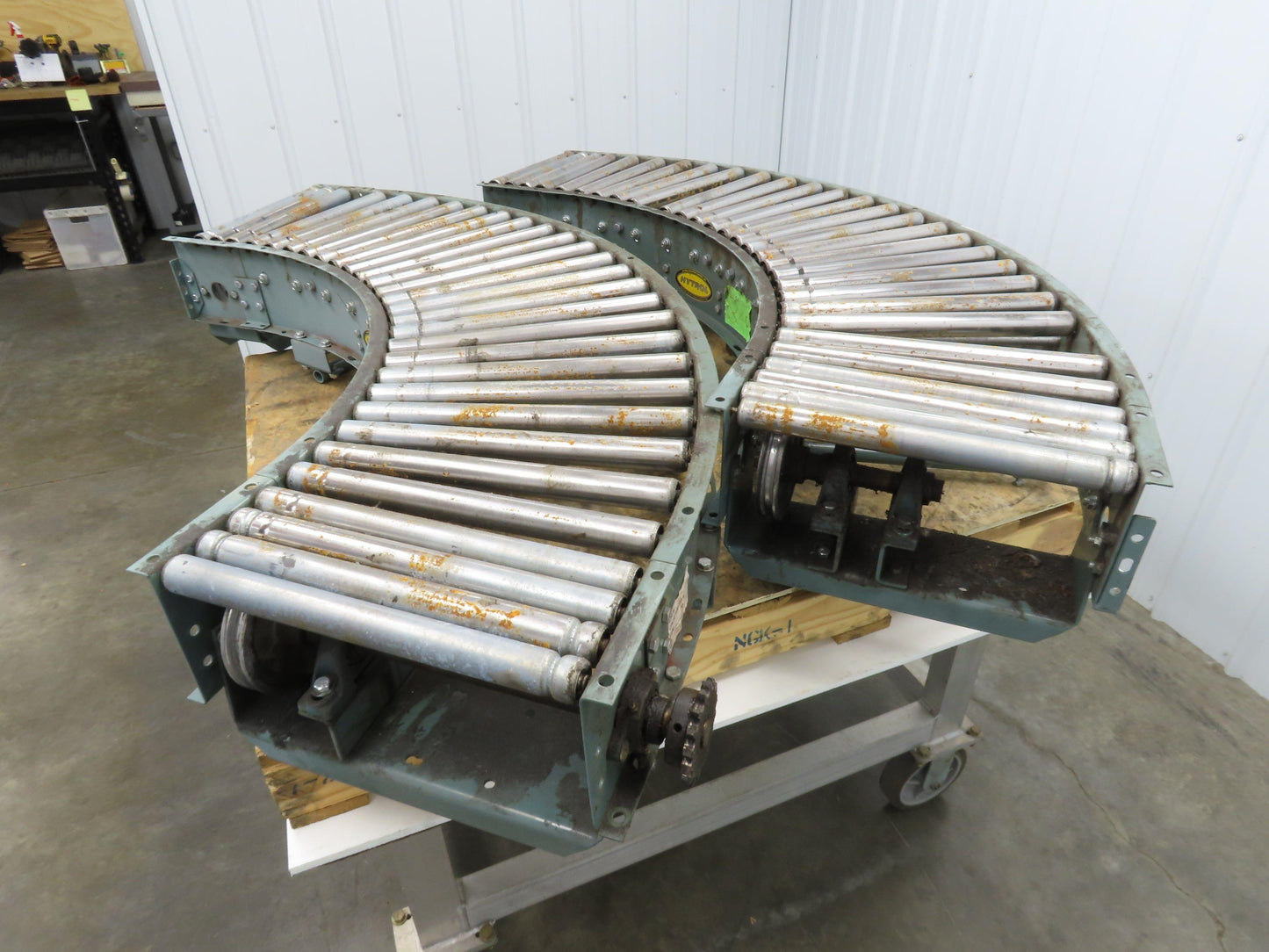 Hytrol 90° Curve Roller Conveyor 18"W 16"BF V-Belt Slave Drive 1-3/8" Roller