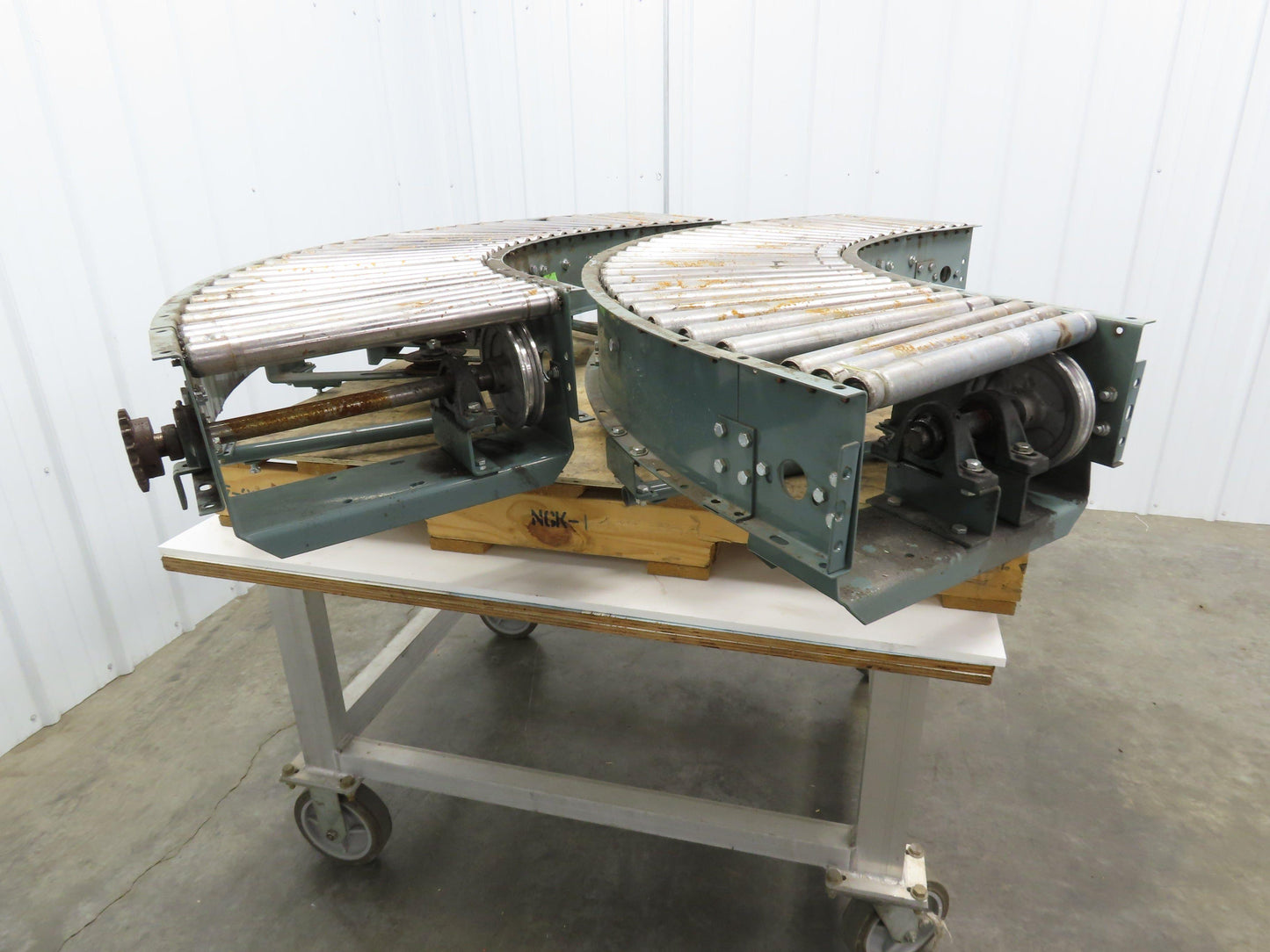 Hytrol 90° Curve Roller Conveyor 18"W 16"BF V-Belt Slave Drive 1-3/8" Roller