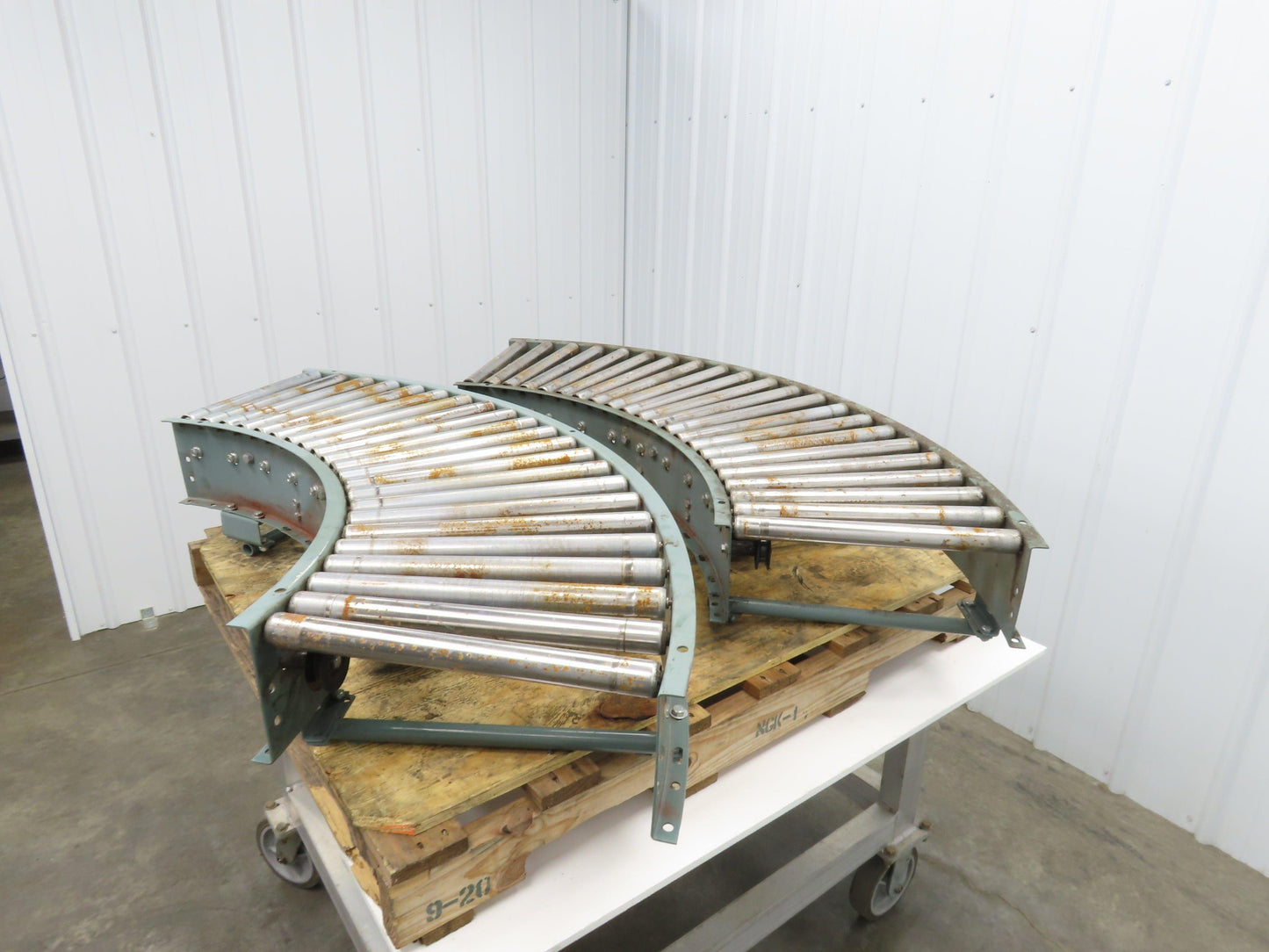 Hytrol 90° Curve Roller Conveyor 18"W 16"BF V-Belt Slave Drive 1-3/8" Roller