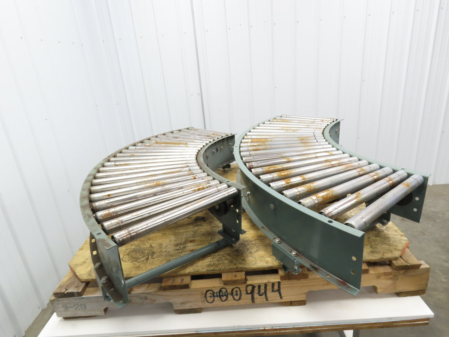 Hytrol 90° Curve Roller Conveyor 18"W 16"BF V-Belt Slave Drive 1-3/8" Roller