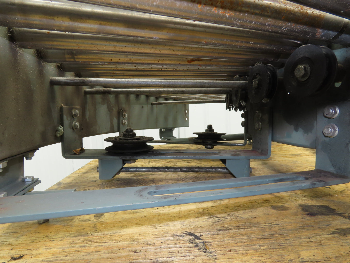 Hytrol 90° Curve Roller Conveyor 18"W 16"BF V-Belt Slave Drive 1-3/8" Roller