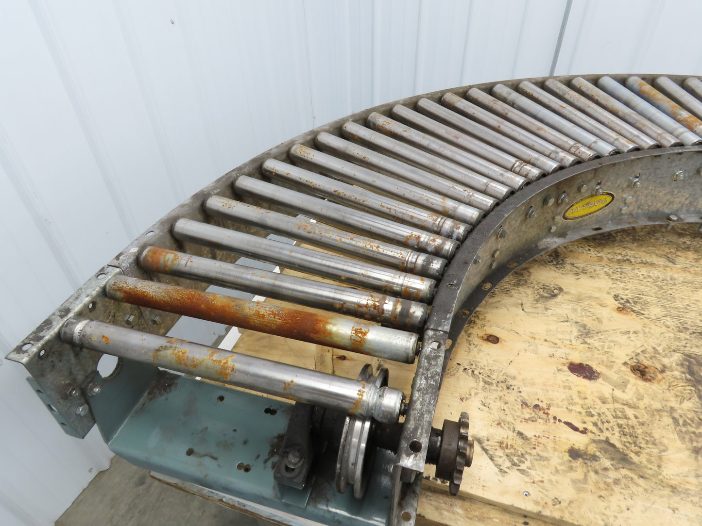 Hytrol 90° Curve Roller Conveyor 18"W 16"BF V-Belt Slave Drive 1-3/8" Roller