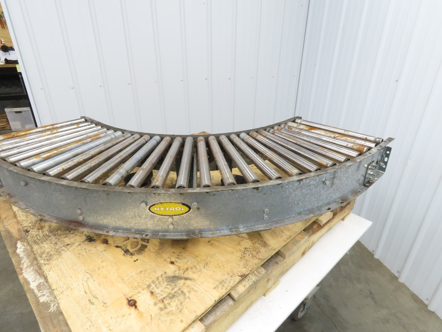 Hytrol 90° Curve Roller Conveyor 18"W 16"BF V-Belt Slave Drive 1-3/8" Roller