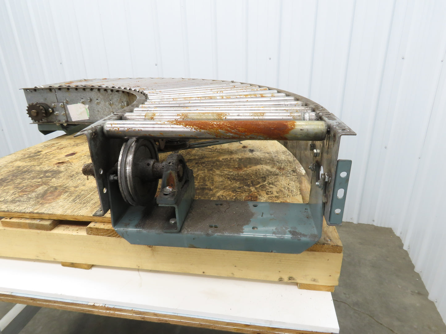 Hytrol 90° Curve Roller Conveyor 18"W 16"BF V-Belt Slave Drive 1-3/8" Roller