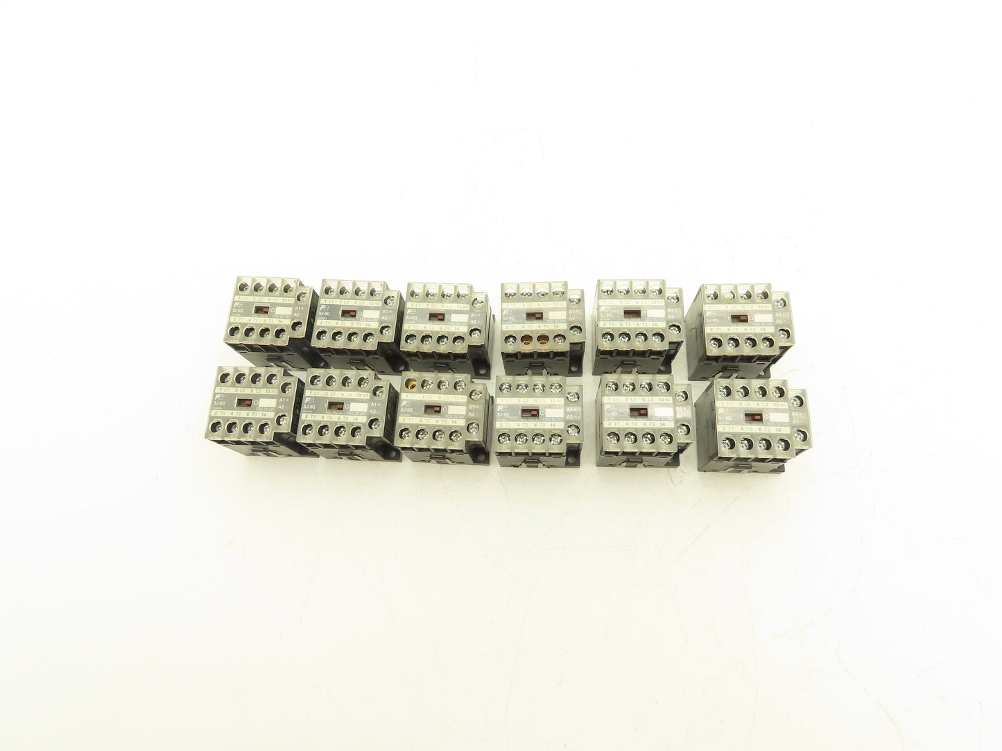 Fuji Electric 1JC0A0 SJ12AG SJ-0G Contactor 3PH 110-240VAC 3HP Lot of 12