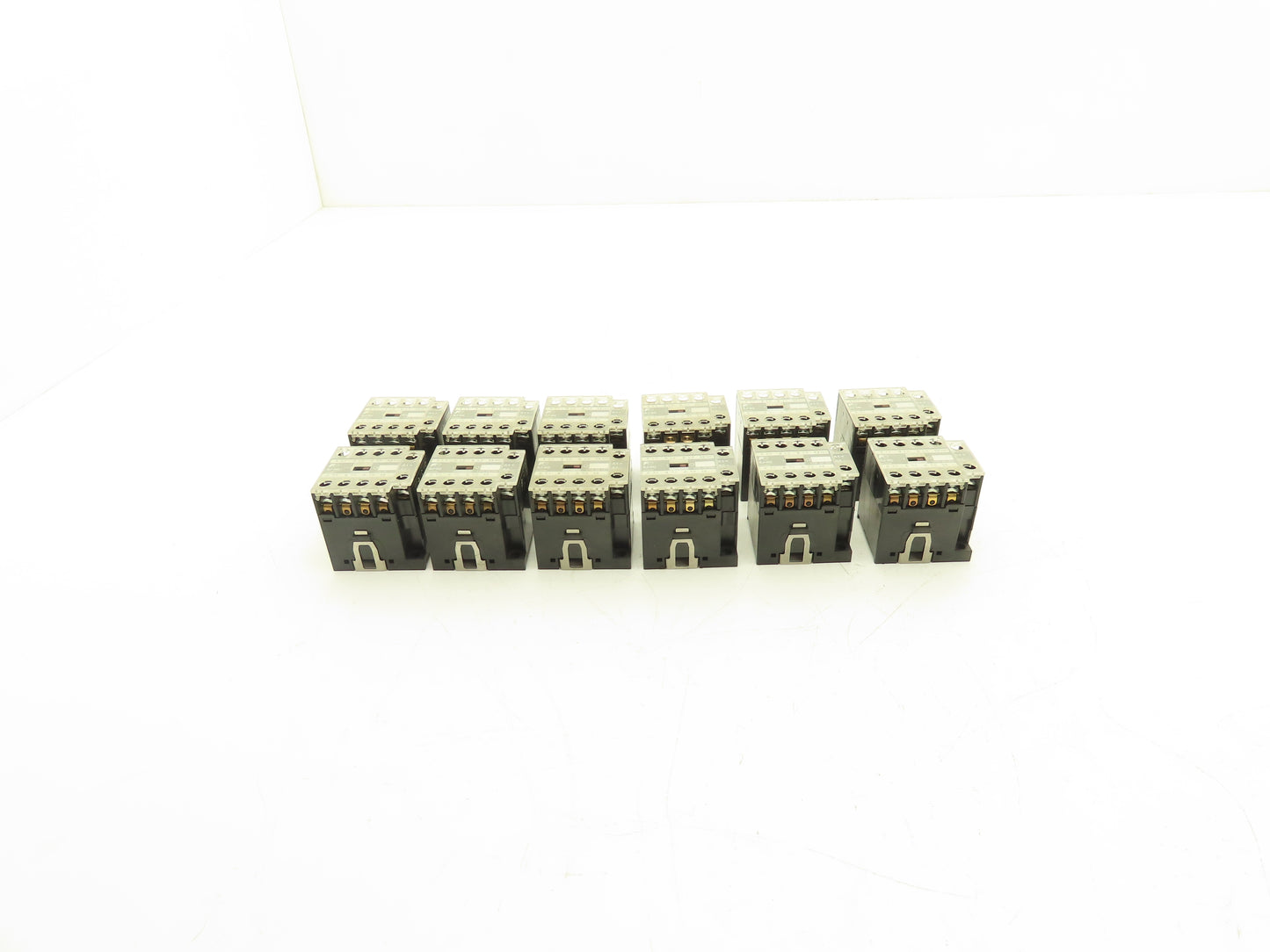Fuji Electric 1JC0A0 SJ12AG SJ-0G Contactor 3PH 110-240VAC 3HP Lot of 12