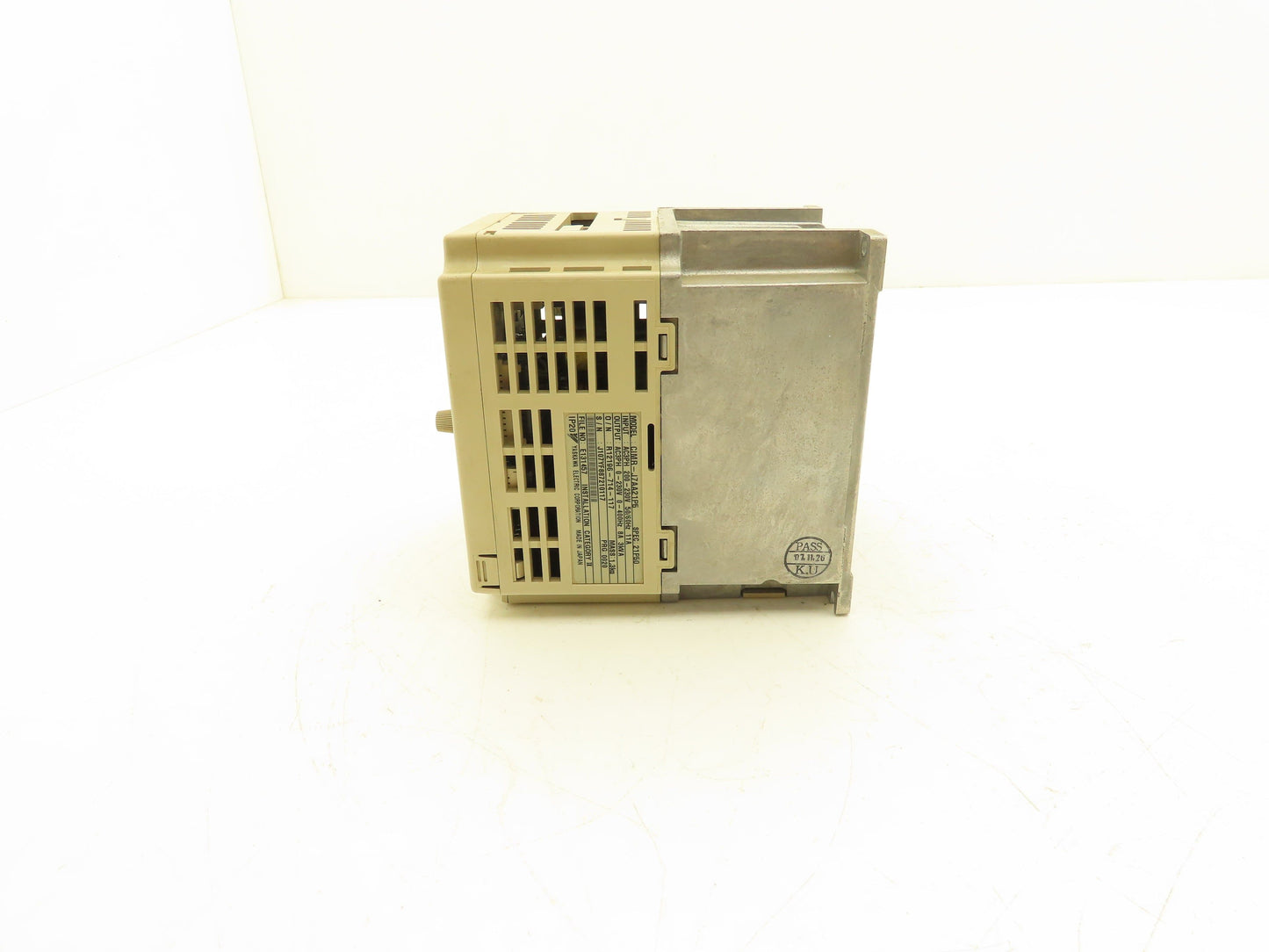 Yaskawa CIMR-J7AA21P5 Variable Frequency AC Drive 230VAC 3PH 400Hz 8A 3kVA 1.5kW