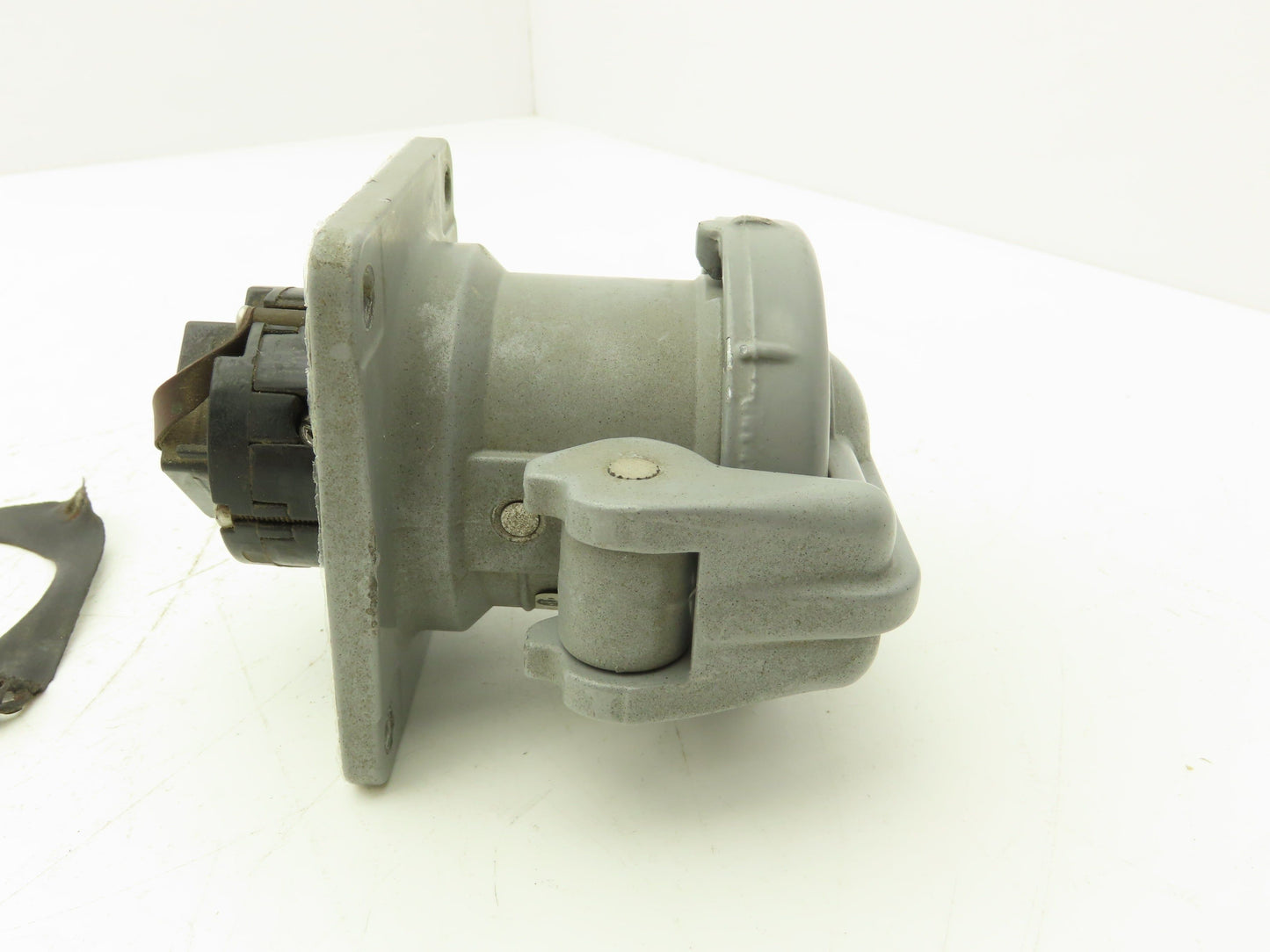 Killark Electric VR3034 Covered Plug 3-Wire 4-Pole 30A 600VAC 250VDC