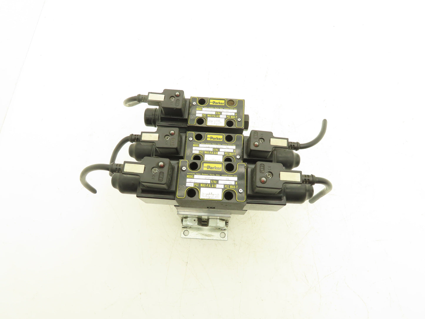 Parker D1VW Hydraulic Directional Solenoid Valves 3-Station Manifold 115V