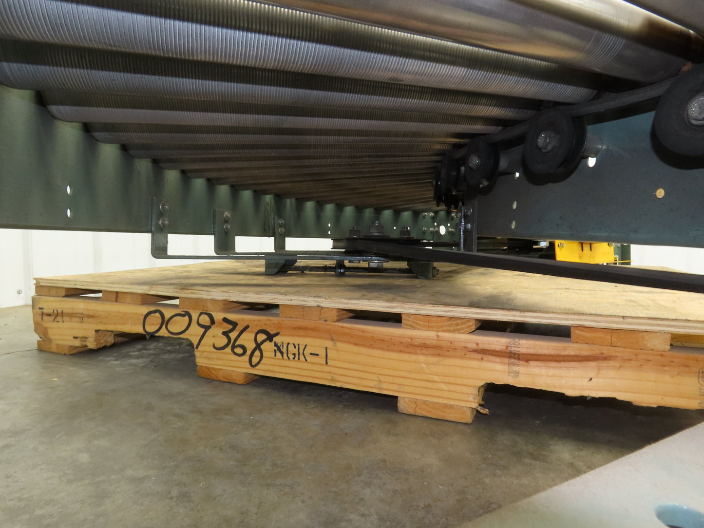 Hytrol 90° Curve Accumulation Roller Conveyor 24"W 21"BF Slave Belt Drive 96"L