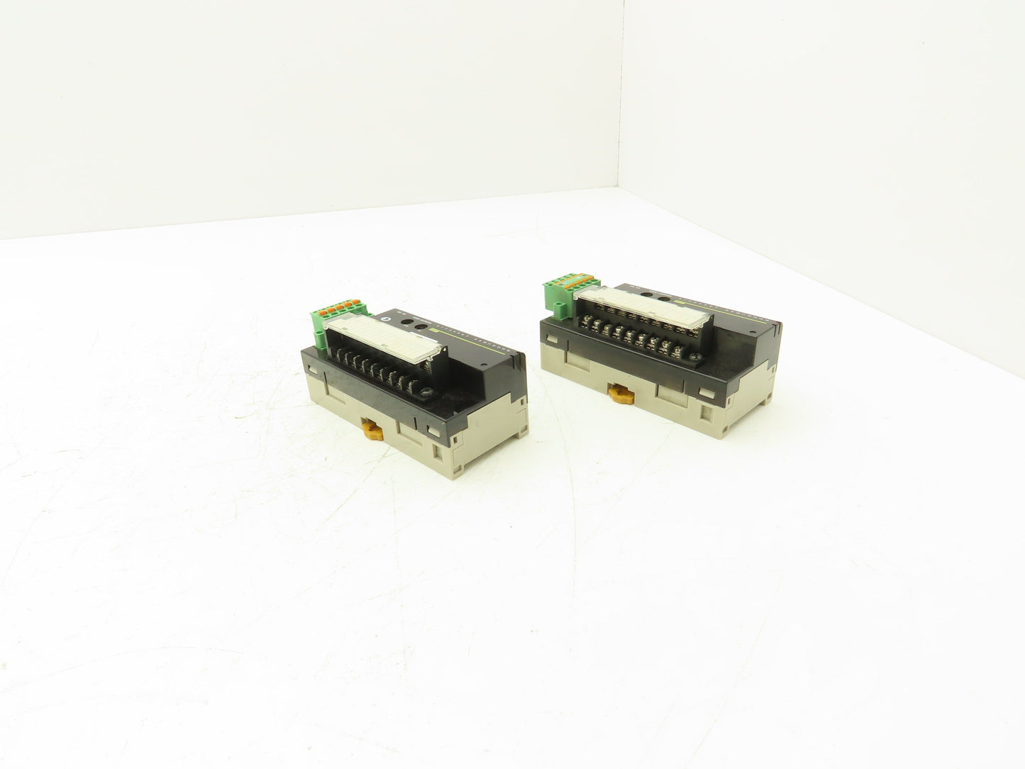 Omron DRT2-OD16 Remote Terminal PLC Output Module 24VDC Lot of 2