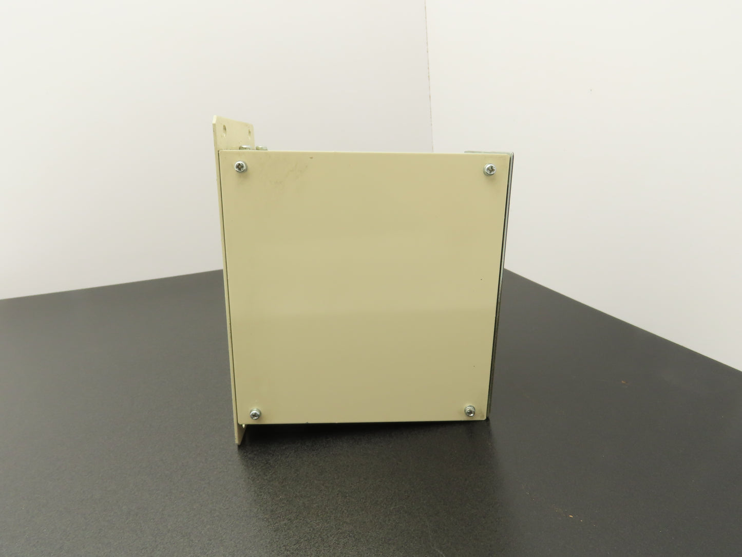 Sanki VVVF P311 Parts Feeder Power Supply 100/200VAC Input 0-240VAC Output