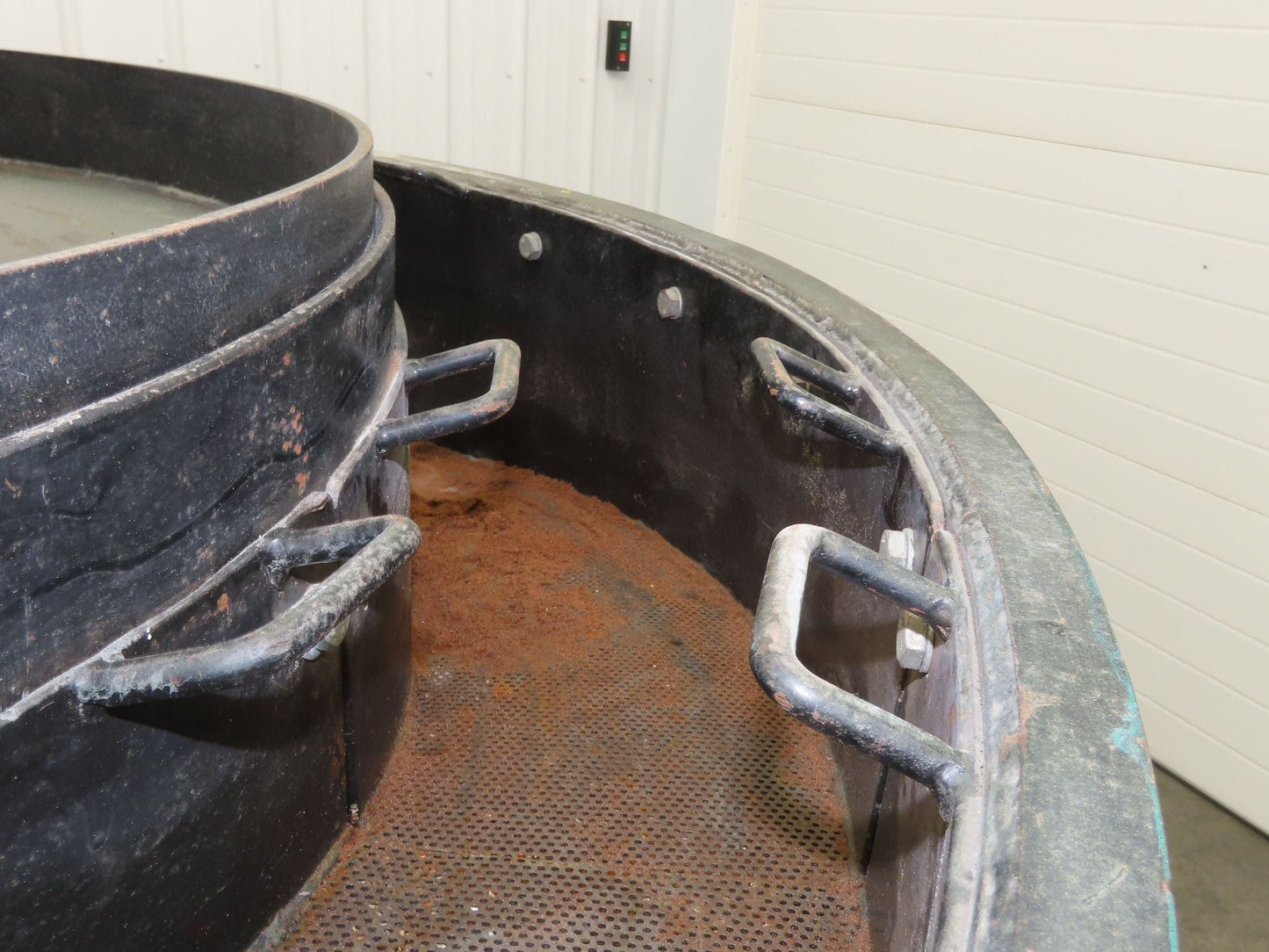 Vibratory Deburring Shaker Small Parts Polishing Tumbler 58" Bowl Sand Media