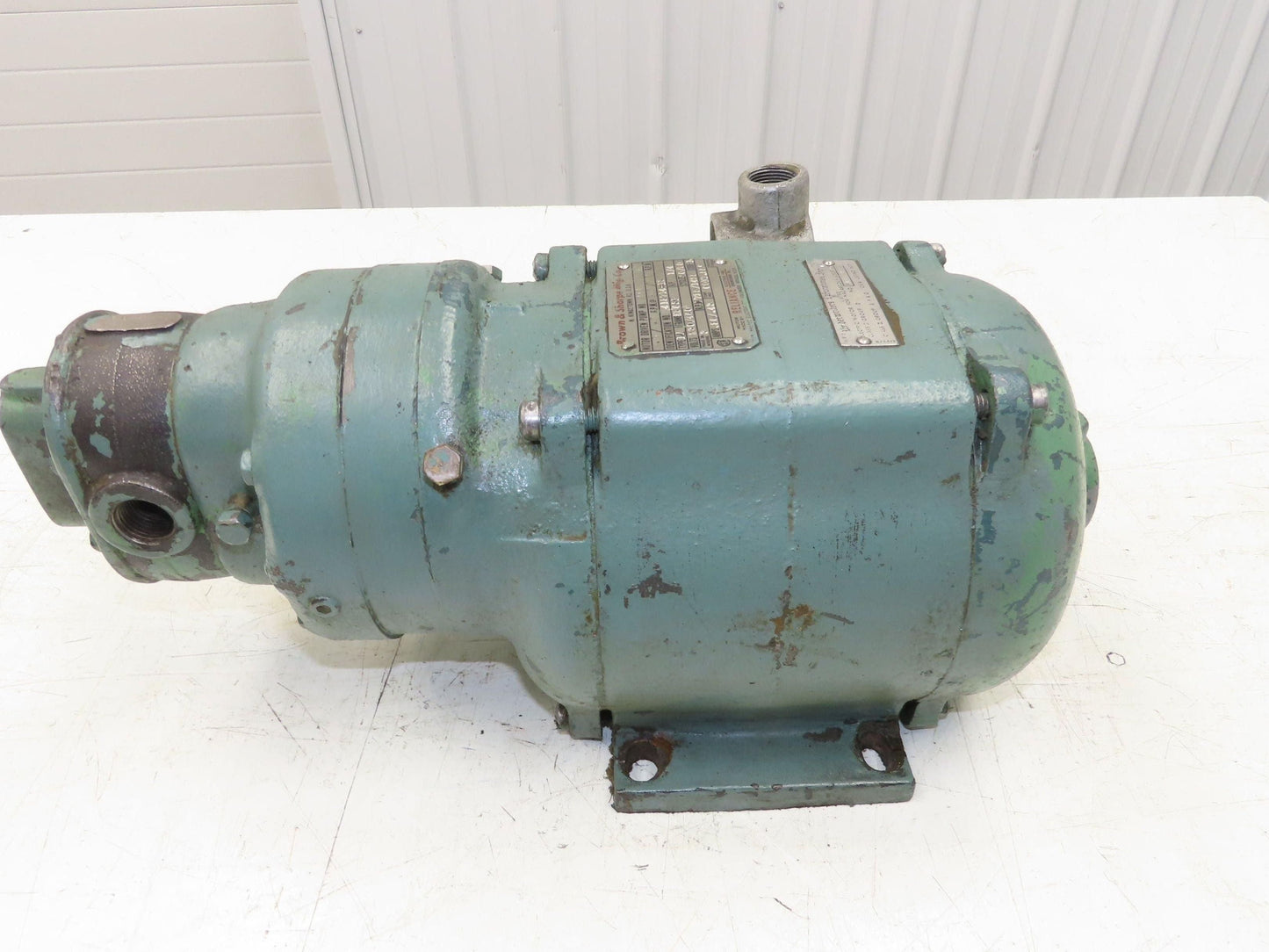 Brown & Sharpe Model 111 Hydraulic Gear Pump 4GPM 600 RPM 1/2"npt 230/460V Motor