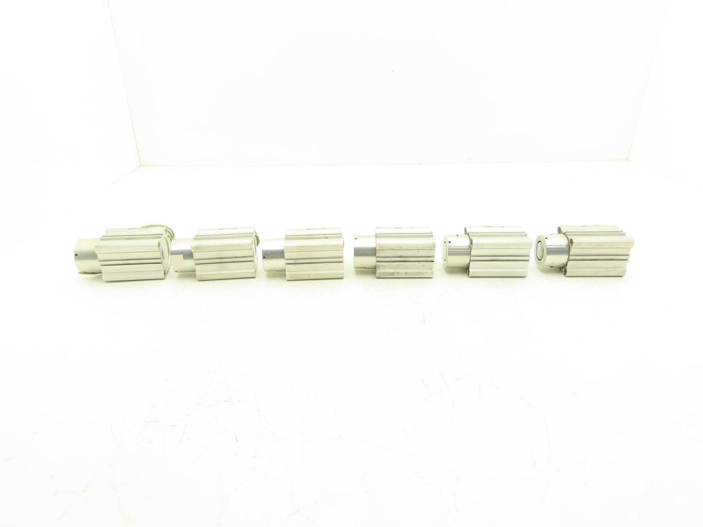 SMC RSDQB40-20DK-M9BVL Pneumatic Air Cylinder 40mm Bore 20mm Stroke Lot of 6