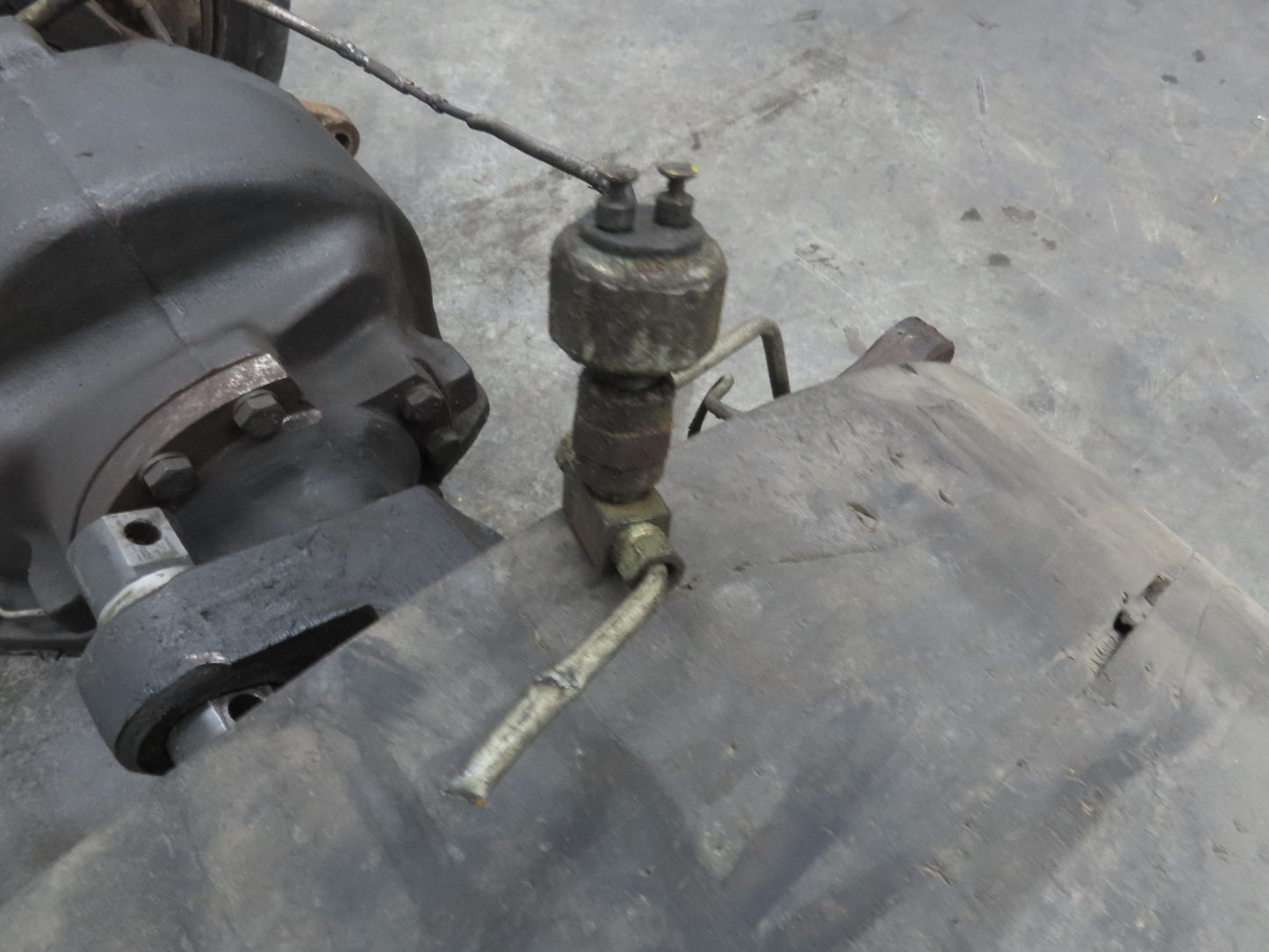 Hyster E60Z Forklift Dual-Wheel Drive Axle Assembly 6-Lug