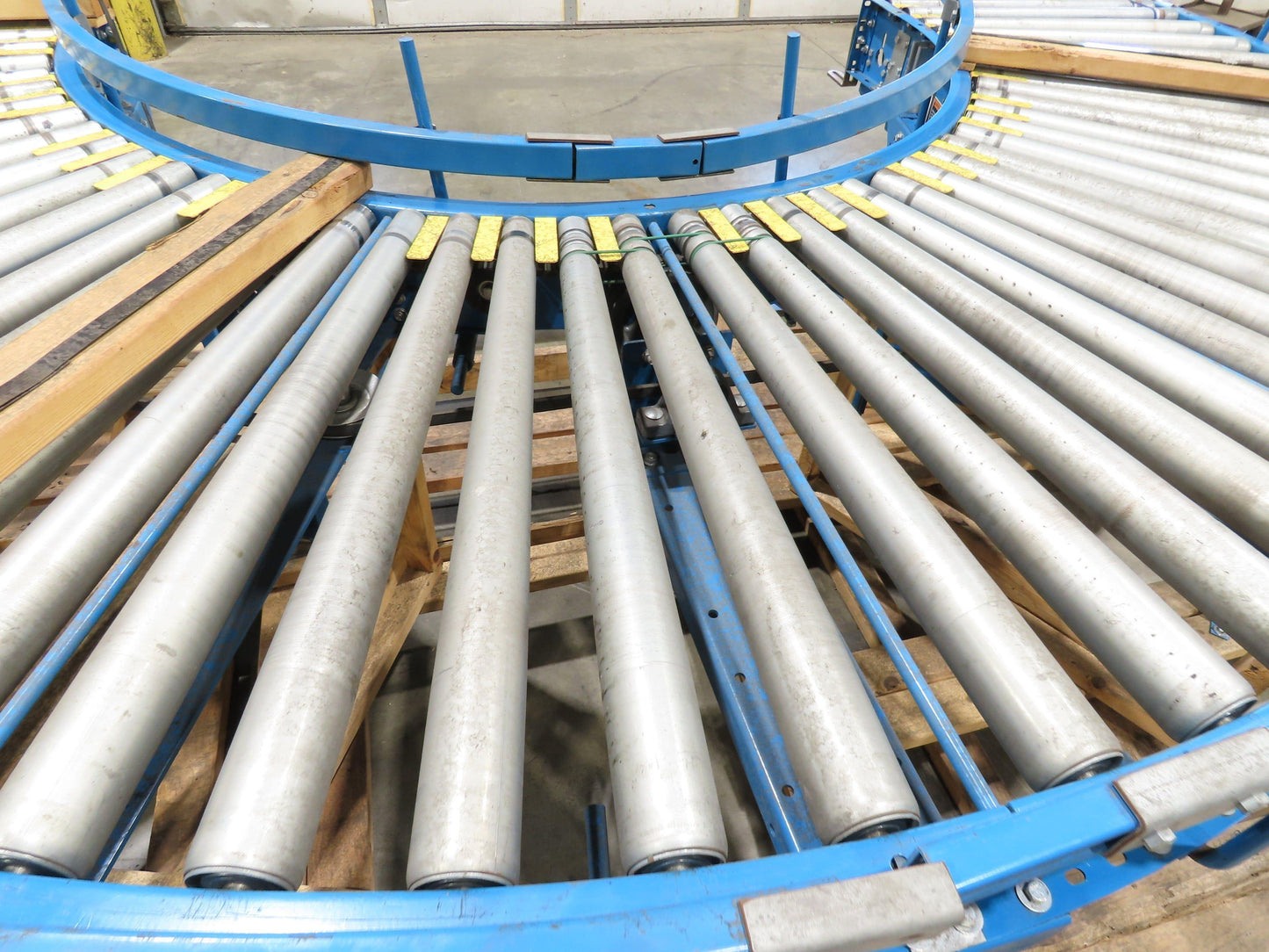 Hytrol 33"x 180° Curve Accumulation Roller Conveyor 30"BF .5Hp 460V Drive 75 FPM