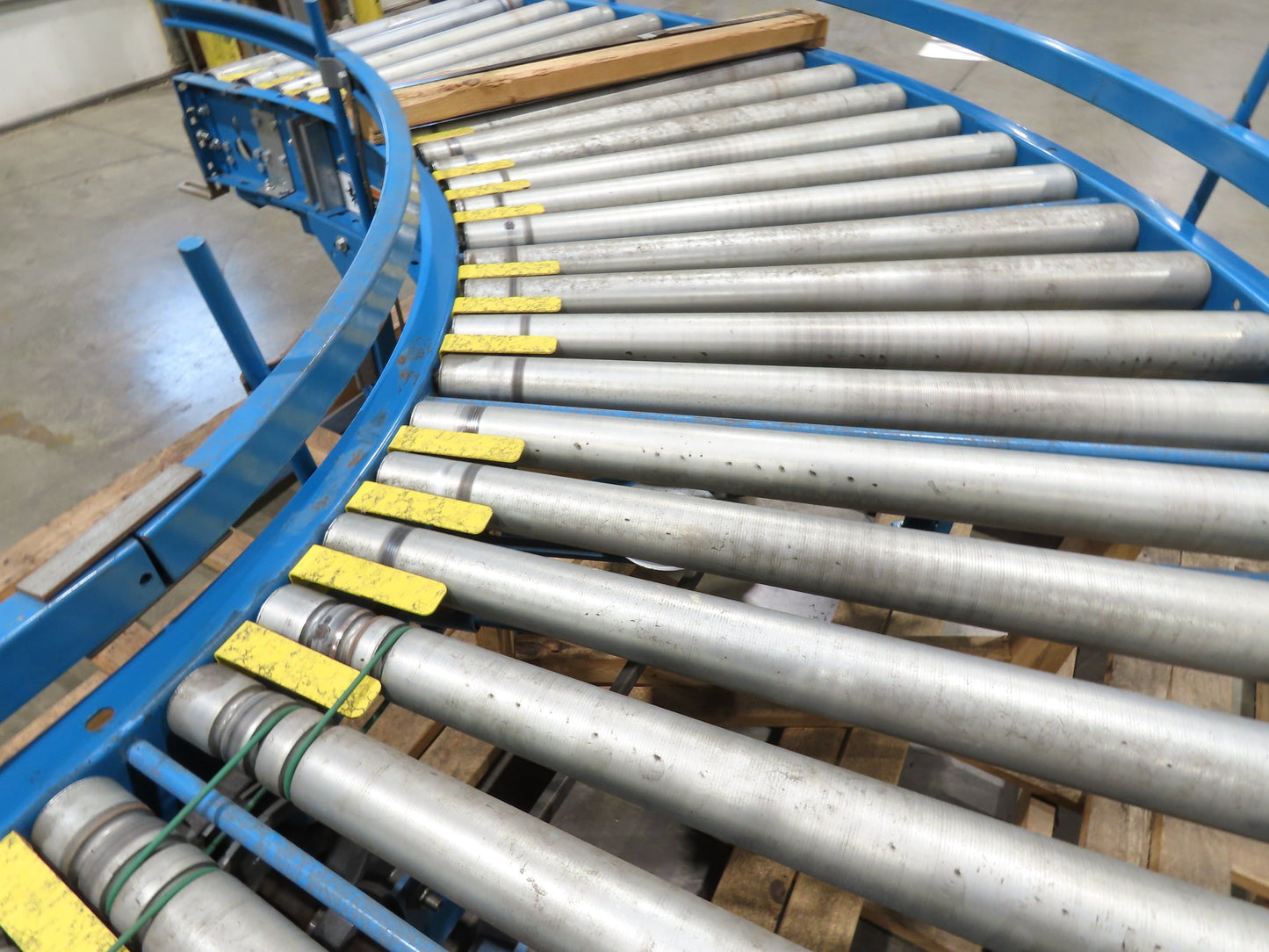 Hytrol 33"x 180° Curve Accumulation Roller Conveyor 30"BF .5Hp 460V Drive 75 FPM