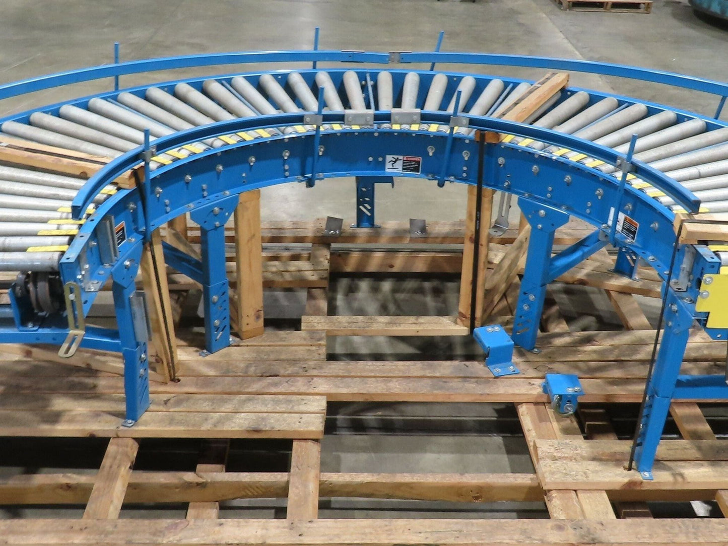 Hytrol 33"x 180° Curve Accumulation Roller Conveyor 30"BF .5Hp 460V Drive 75 FPM
