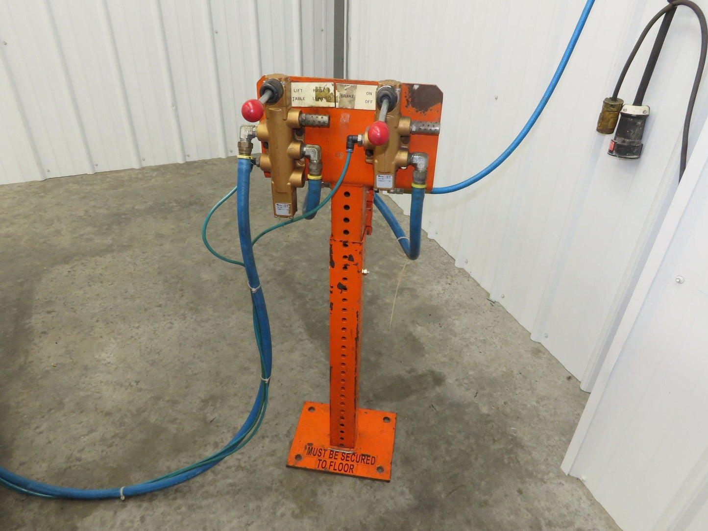 Air Pneumatic Scissor Lift Table 4000lb Cap 64x98" Swivel Top 24" Travel