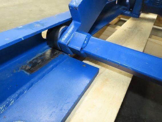AMI Spring Loaded Industrial Pallet Load Leveler 3500lbs 42x46" Swivel Top