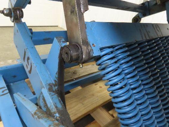 AMI Spring Loaded Industrial Pallet Load Leveler 3500lbs 42x46" Swivel Top