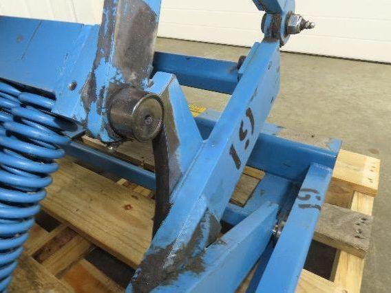 AMI Spring Loaded Industrial Pallet Load Leveler 3500lbs 42x46" Swivel Top