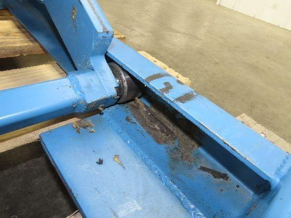 AMI Spring Loaded Industrial Pallet Load Leveler 3500lbs 42x46" Swivel Top