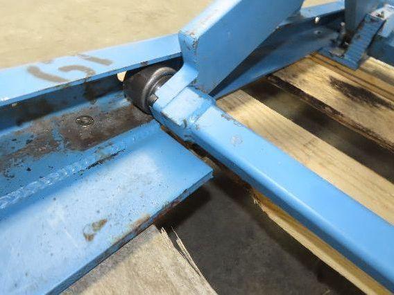 AMI Spring Loaded Industrial Pallet Load Leveler 3500lbs 42x46" Swivel Top