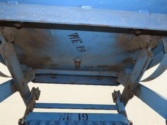 AMI Spring Loaded Industrial Pallet Load Leveler 3500lbs 42x46" Swivel Top
