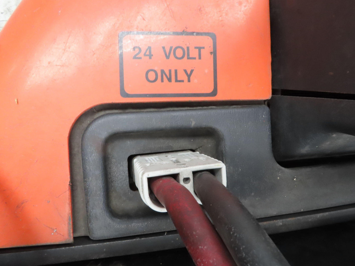 Linde ETR Electric Warehouse Walk Ride Pull Truck 24VDC Tow Tractor