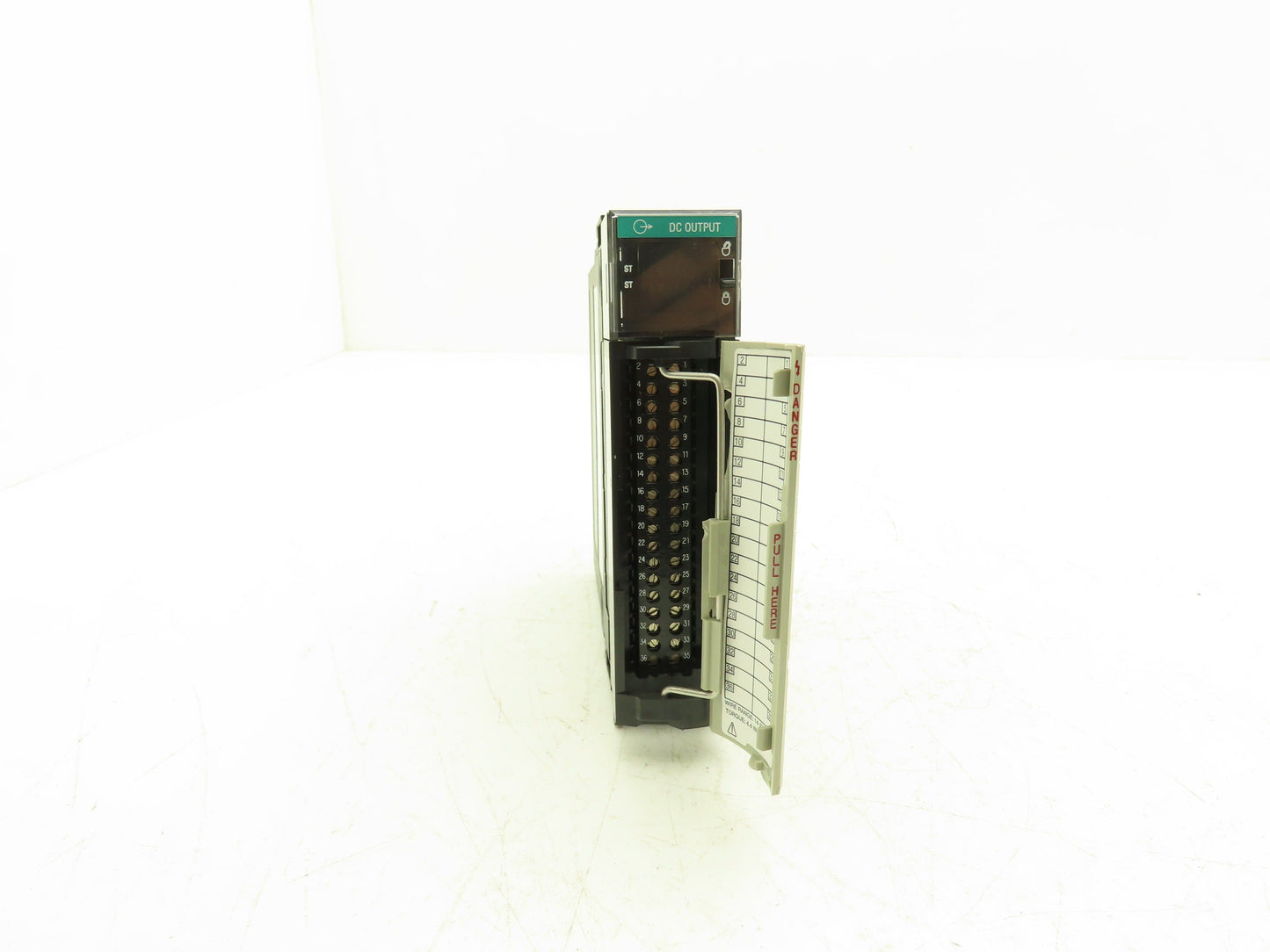 Allen Bradley 1756-OB16I DC Isolated Output 16 Point Ser A FW Rev 3.2