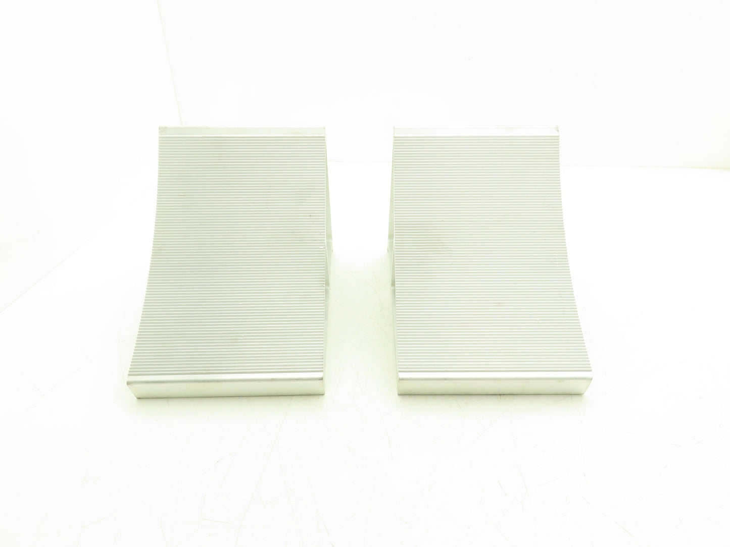 Dayton Grainger 5A347 Aluminum Grooved Wheel Tire Chock 7"W 11"L 8"H Set of 2