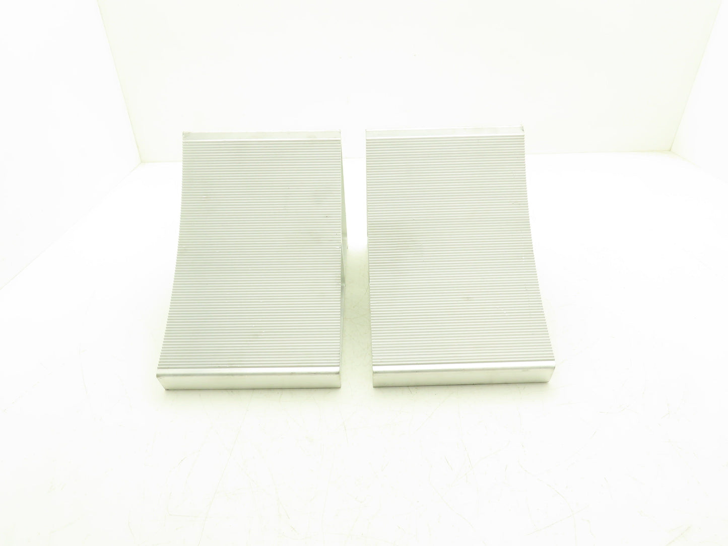 Dayton Grainger 5A347 Aluminum Grooved Wheel Tire Chock 7"W 11"L 8"H Set of 2