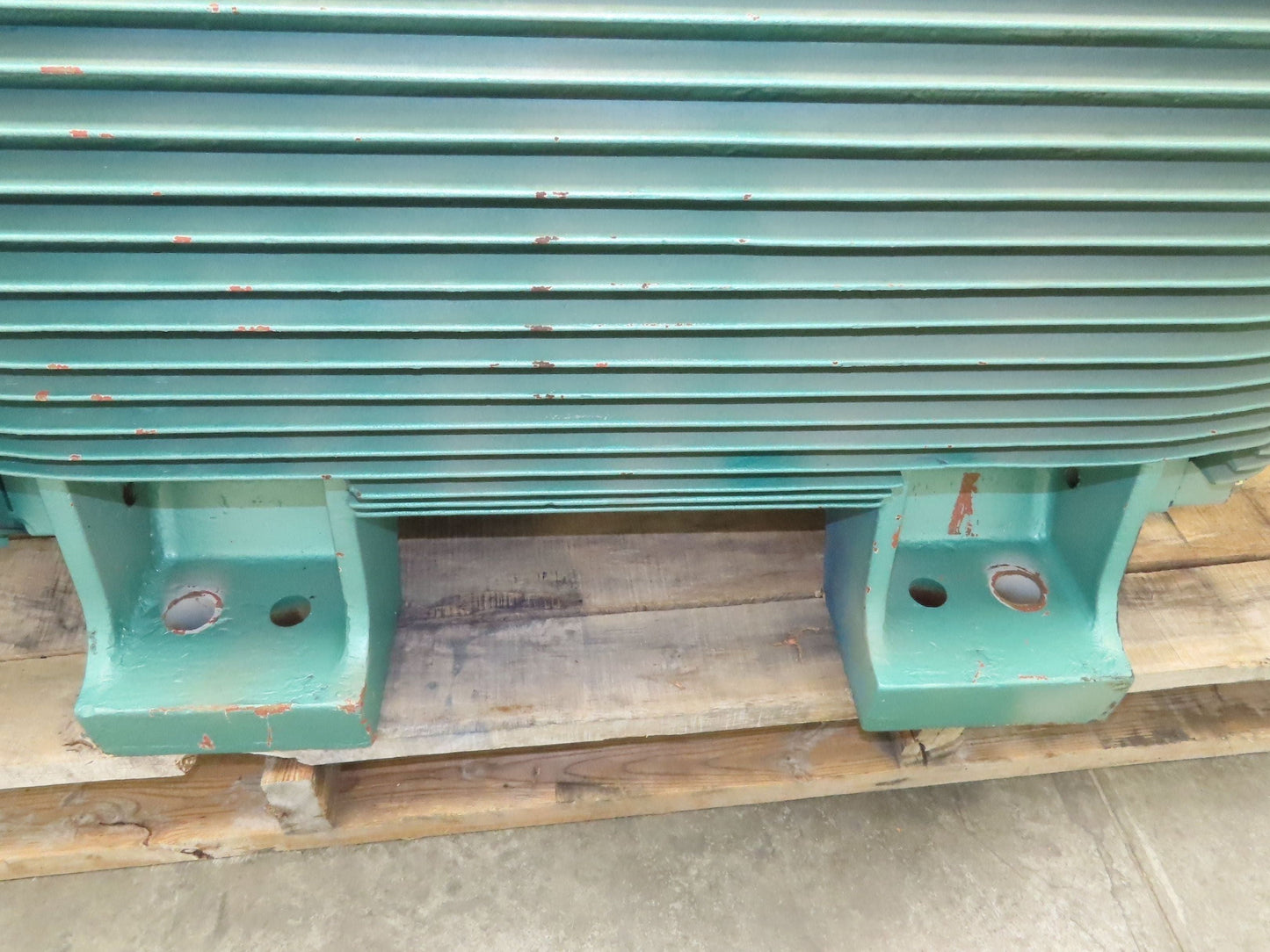 Weg PBLN300-12-586/7F2 AC Motor 300Hp 365A 1190 RPM 460V 3PH Delta Wye 586/7T
