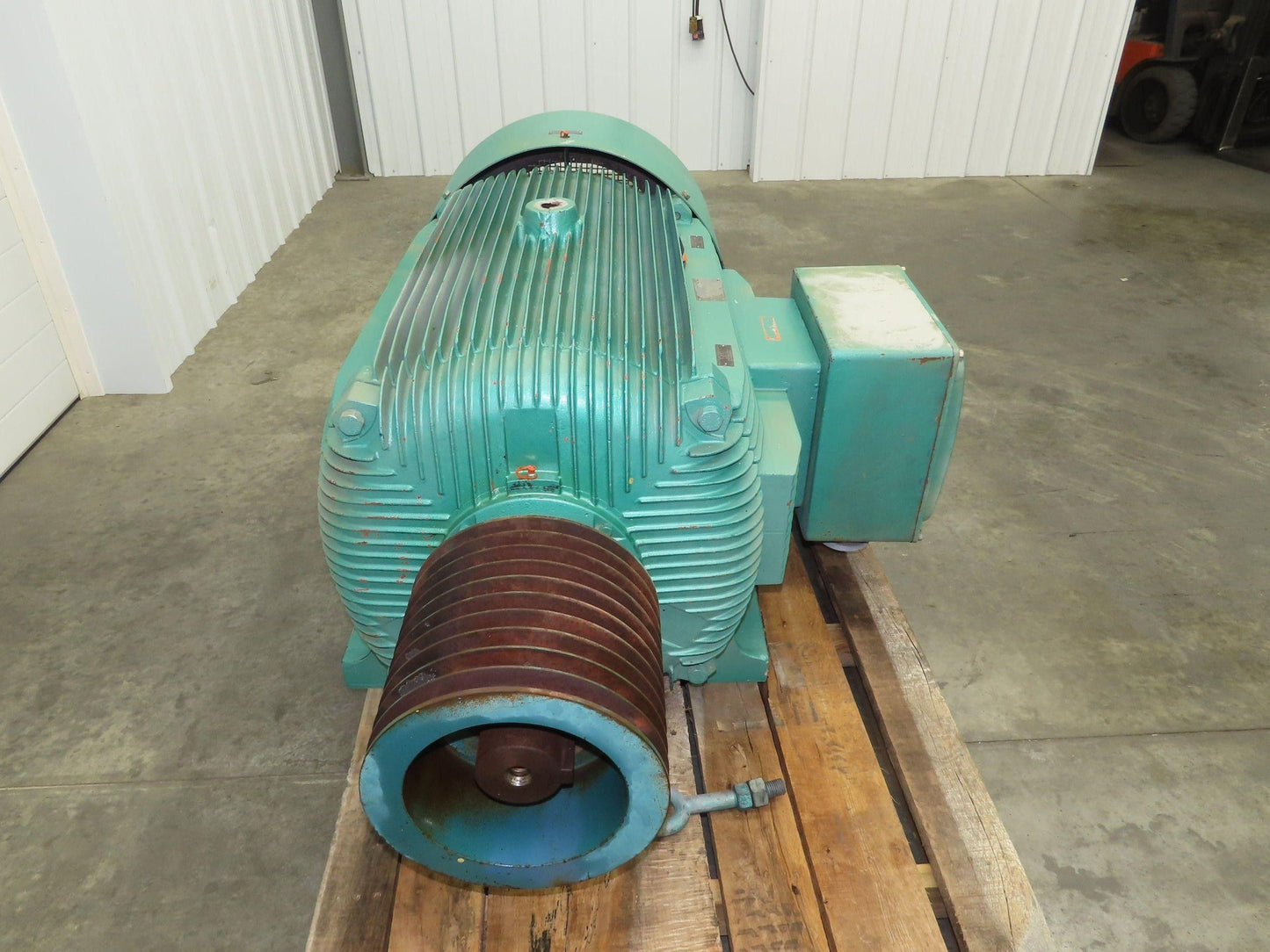 Weg PBLN300-12-586/7F2 AC Motor 300Hp 365A 1190 RPM 460V 3PH Delta Wye 586/7T