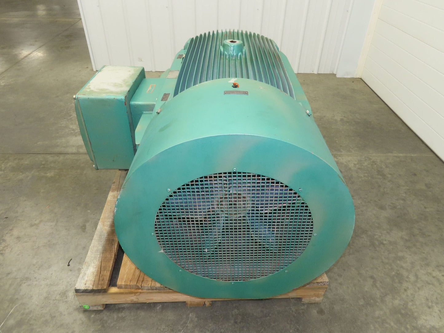 Weg PBLN300-12-586/7F2 AC Motor 300Hp 365A 1190 RPM 460V 3PH Delta Wye 586/7T