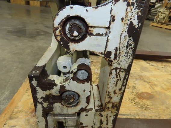 Cascade 35D-FP-03A Fork Positioner Forklift Attachment 3500lbs 42" Forks 69" OD