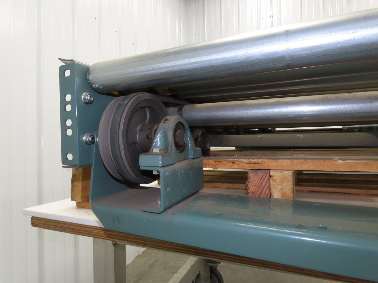 Hytrol 24"x 60" Accumulation Roller Conveyor 21"BF V-Belt End Drive 1Hp 230/460V