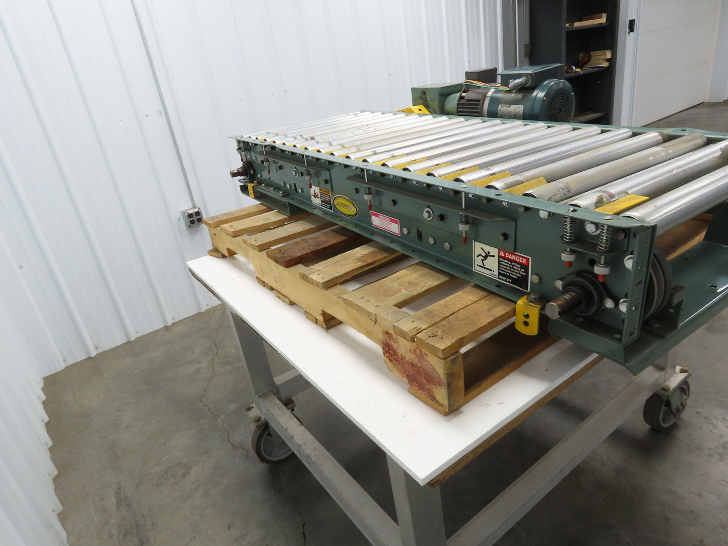 Hytrol 24"x 60" Accumulation Roller Conveyor 21"BF V-Belt End Drive 1Hp 230/460V