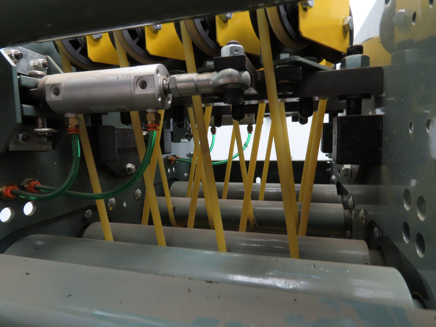 Hytrol Prosort 18" Conveyor Pivot Wheel Diverter Pneumatic RH Transfer Sorter