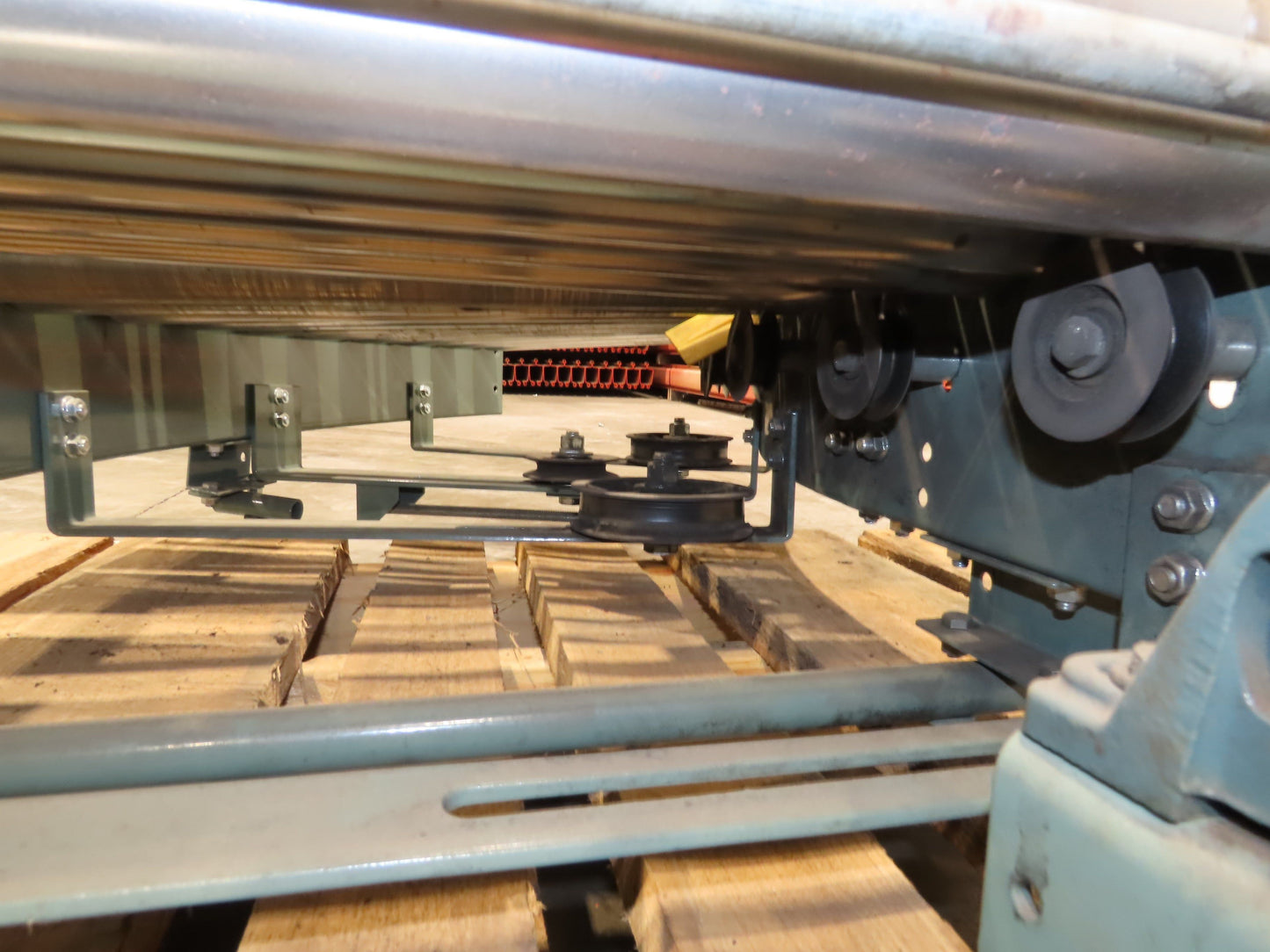 Hytrol 45° S-Curve 24" Accumulation Roller Conveyor 21"BF Slave Belt Drive 9' 6"