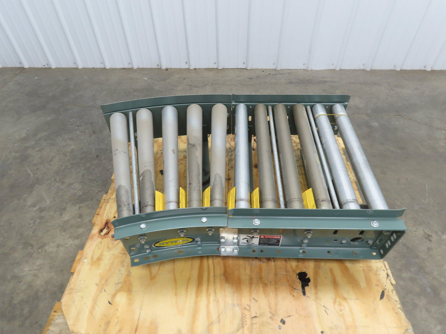 Hytrol 24" Accumulation Roller Conveyor 22.5° LH Curve Slave Belt Drive 38"L