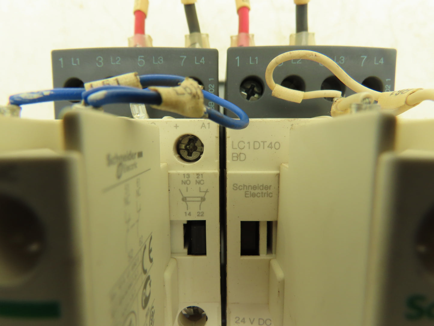 Schneider Electric LC1DT40-BD Contactor 3Ph 600v 20Hp 24vDC Coil Lot of 2
