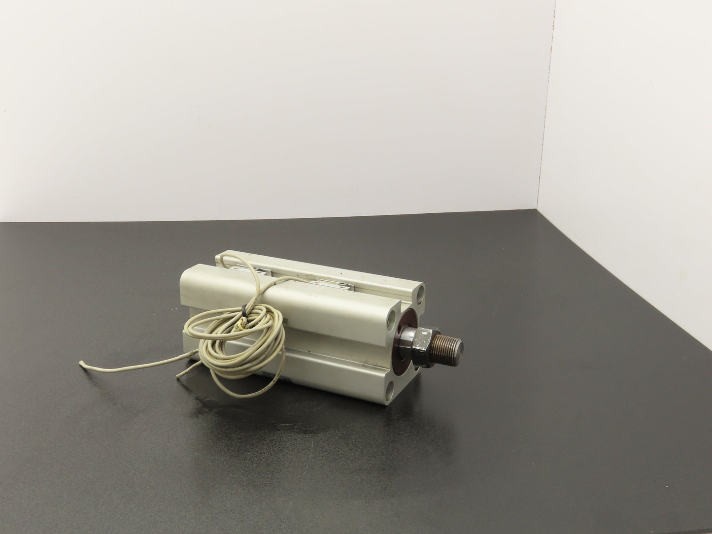 SMC CHDKGB40-100M Hydraulic Cylinder 40mm Bore 100mm Stroke Double Acting