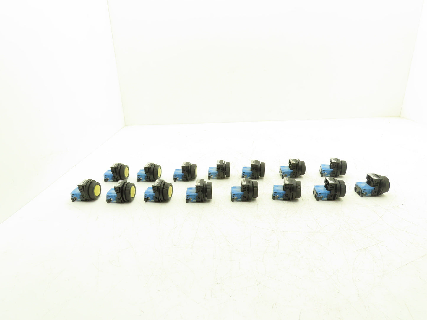 Fuji Electric Pushbutton Yellow Flush Momentary 1 Normally Open Lot of 15